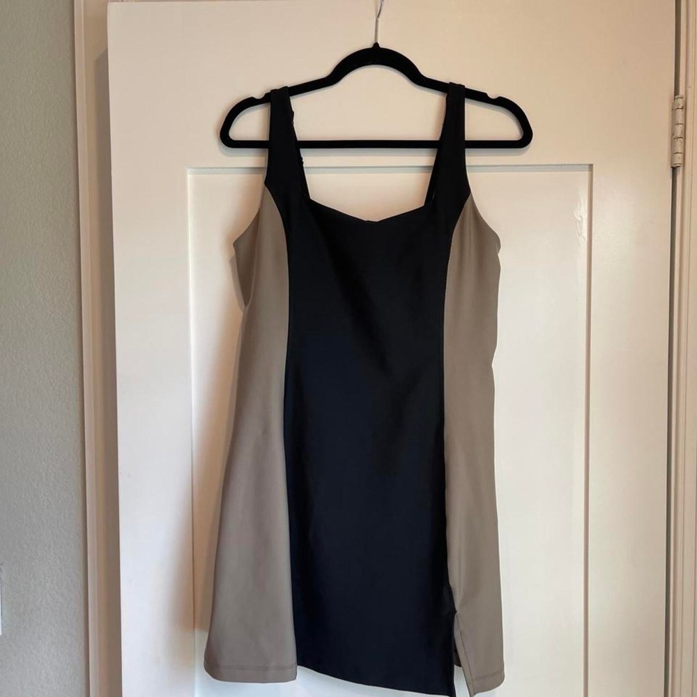 Abercrombie & Fitch YPB sculptLUX colorblock mini athletic dress in black/taupe